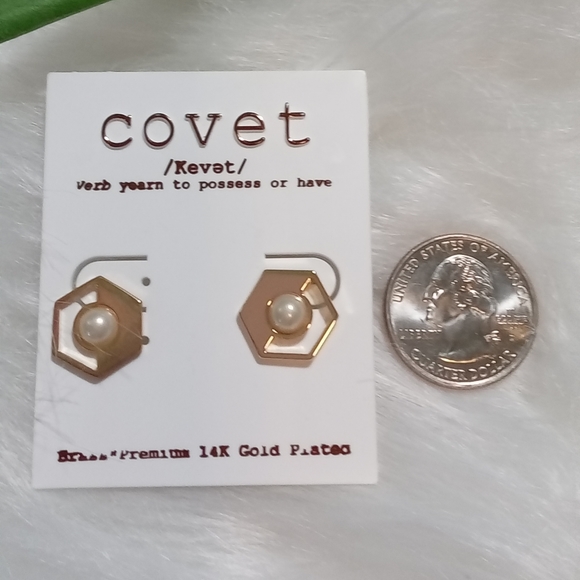 New Gold and Pearl Studs - Picture 2 of 3